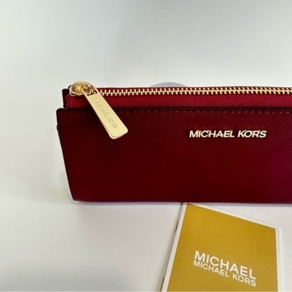 NEW Michael Kors Large three Quarter zip Leather wallet in Mulberry - Picture 8 of 9